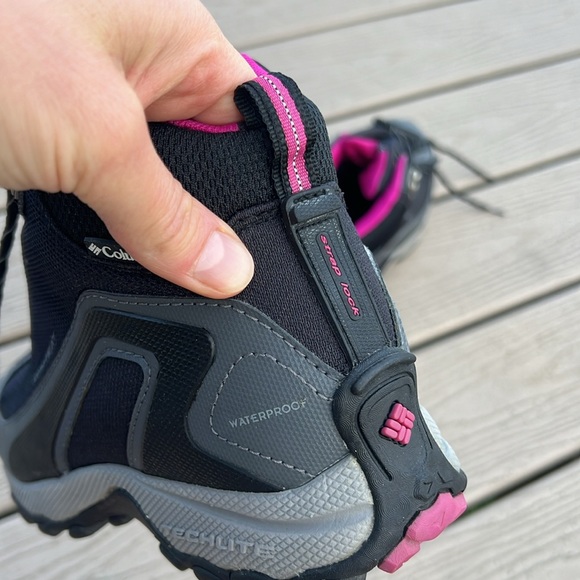 Women’s Columbia Omni-heat waterproof hiking boots, size 8 - Picture 5 of 9